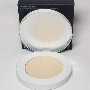 Makeup By Mario - Soft Glow Highlighter in Pearl (luminous pearl)